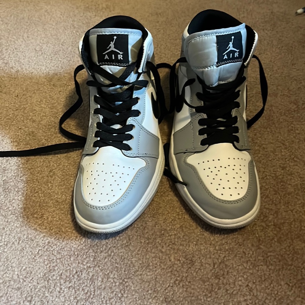 Jordan 1 mid smoke grey